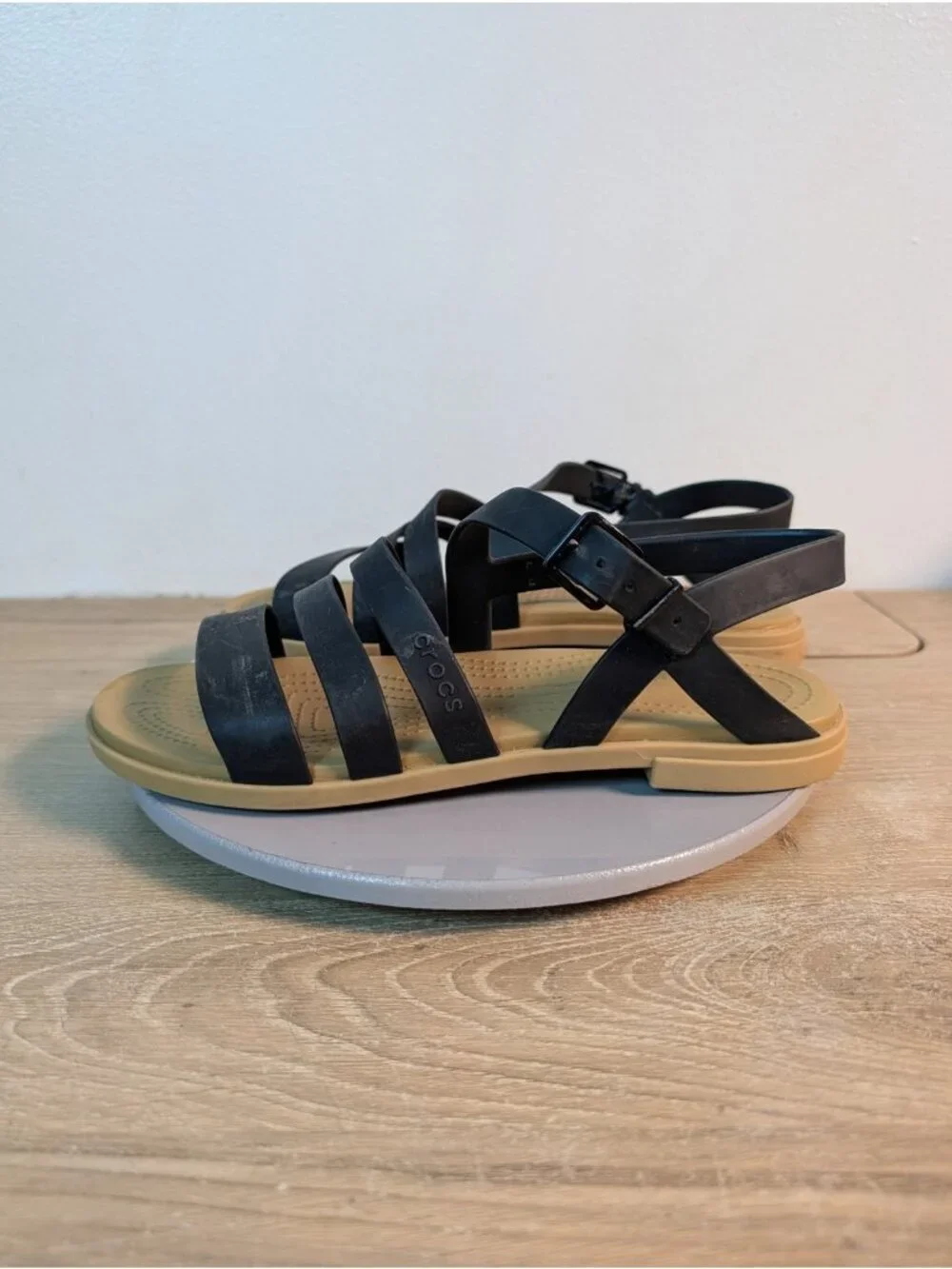 Crocs Tulum Sandals Womens Sz 9 Black Flats Strappy Buckle Iconic Comfort
